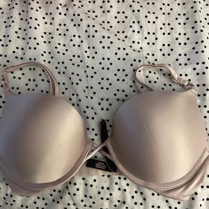 Victoria’s Secret bombshell bra